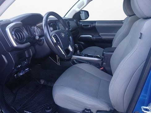 Used 2018 Toyota Tacoma SR5 RWD image 19