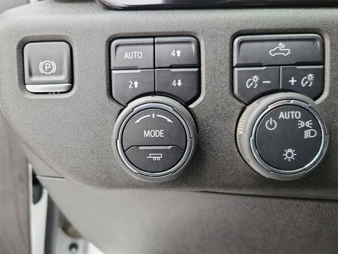 Used 2025 Chevrolet Silverado 1500 LT image 21