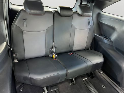 Used 2022 Toyota Sienna XSE image 10