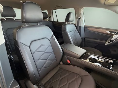 Used 2025 Volkswagen Atlas SE image 44