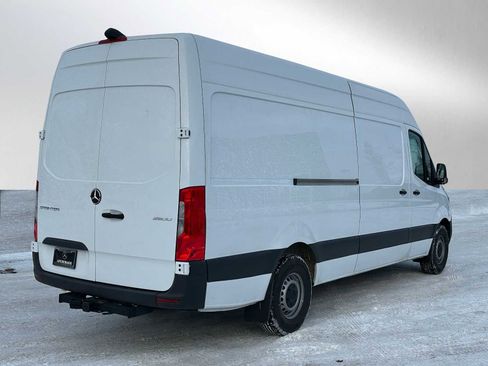 Used 2024 Mercedes-Benz Sprinter 2500 image 3