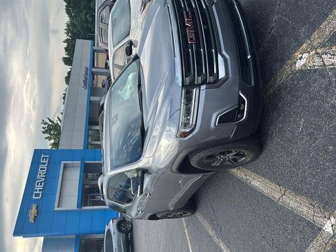 Used 2022 GMC Acadia AT4 w/ Technology Package AWD/4WD image 2