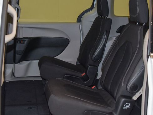 Used 2024 Chrysler Voyager LX FWD image 6