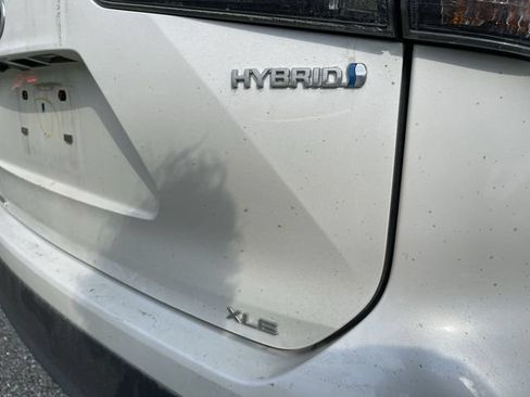 Used 2022 Toyota Highlander XLE AWD/4WD image 6