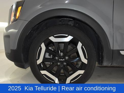 Used 2025 Kia Telluride S FWD image 6