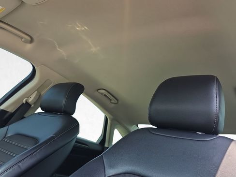Used 2018 Ford Fusion SE w/ Equipment Group 201A FWD image 8