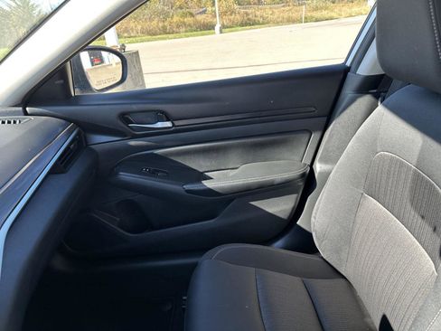 Used 2024 Nissan Altima 2.5 SV image 35