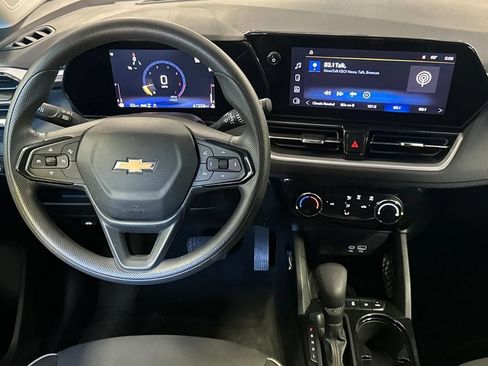 Used 2025 Chevrolet TrailBlazer LT AWD/4WD image 14