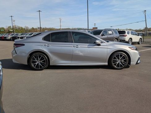 Used 2023 Toyota Camry SE image 4