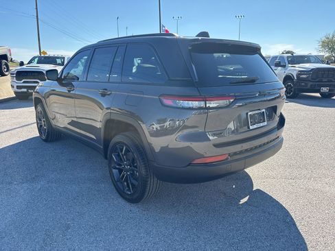 New 2025 Jeep Grand Cherokee Limited image 3