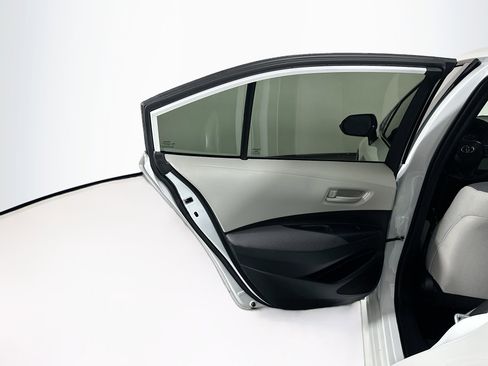 Used 2025 Toyota Corolla LE image 25