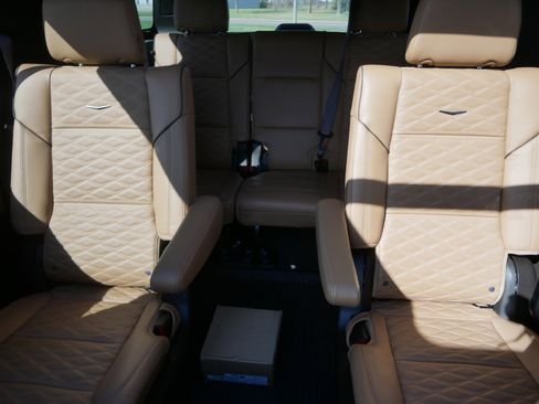Used 2024 Cadillac Escalade ESV Sport w/ LPO, ONYX Package image 13