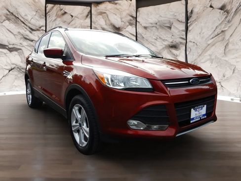 Used 2016 Ford Escape SE w/ Equipment Group 201A AWD/4WD image 4