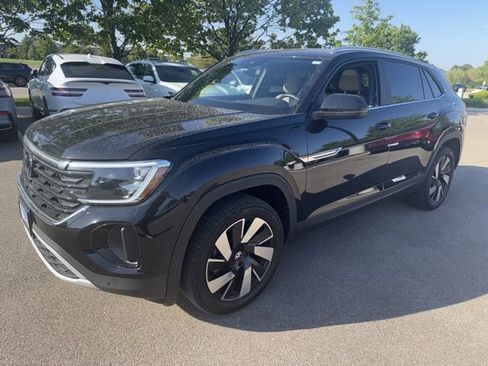 Used 2024 Volkswagen Atlas Cross Sport SE AWD/4WD image 2