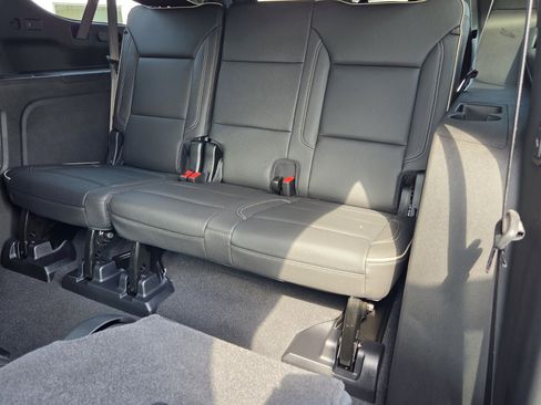 New 2025 Chevrolet Suburban Premier image 7