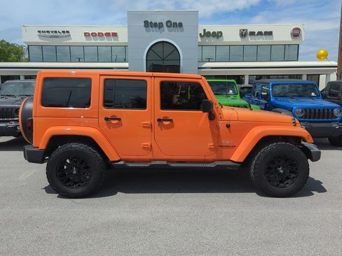 Used 2013 Jeep Wrangler Unlimited Sahara w/ Dual Top Group image 8