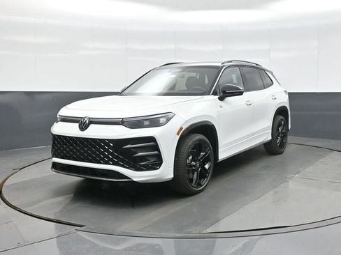 New 2026 Volkswagen Tiguan SE R-Line image 3