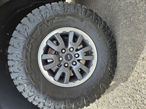 Used 2011 Ford F150 Raptor image 3