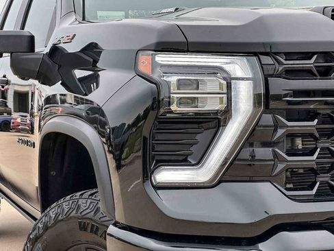 Used 2025 Chevrolet Silverado 2500 ZR2 w/ Technology Package AWD/4WD image 10