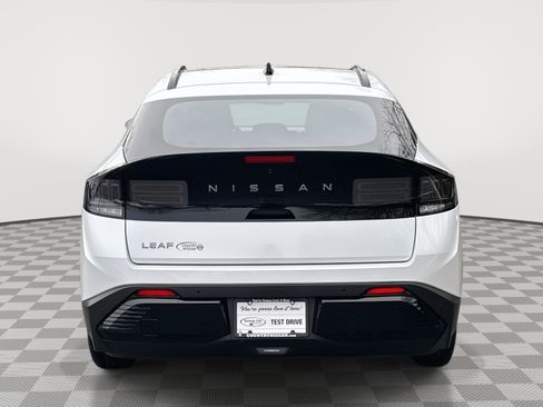 New 2026 Nissan Leaf Platinum+ w/ Floor Mat Package (Platinum+) FWD image 6