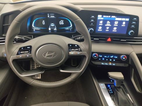 Used 2025 Hyundai Elantra SEL FWD image 22