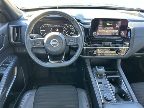 Used 2025 Nissan Pathfinder Rock Creek image 14