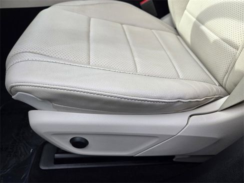 Used 2021 Mercedes-Benz GLE 350 w/ Premium Package image 11