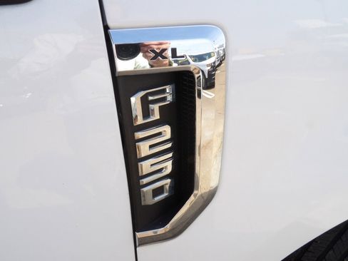 Used 2022 Ford F250 XL w/ Power Equipment Group image 21