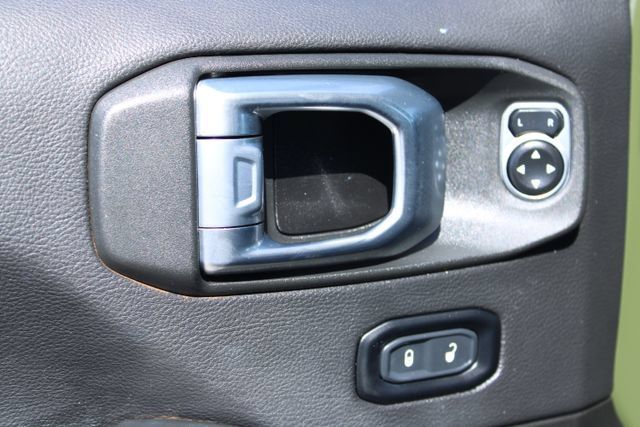 Used 2024 Jeep Wrangler Unlimited Sahara AWD/4WD image 12