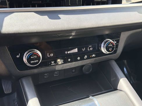 Used 2024 Mitsubishi Outlander FWD image 22