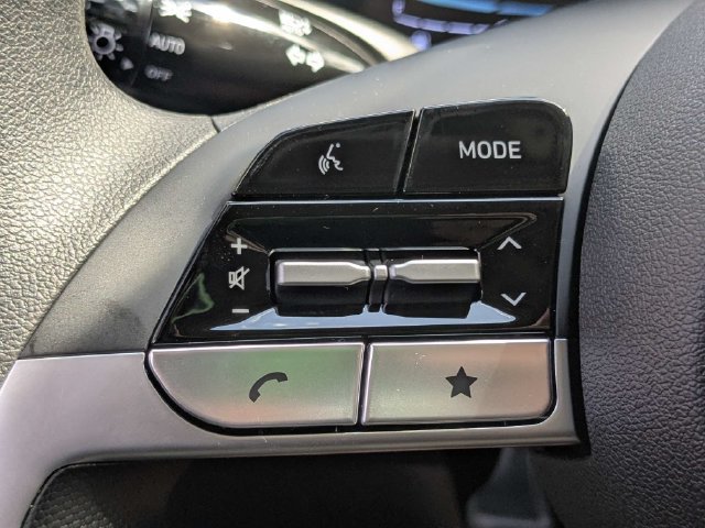 Used 2026 Hyundai Elantra SE FWD image 23