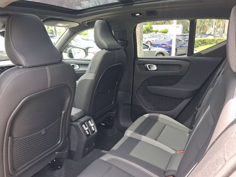 Used 2023 Volvo XC40 Recharge Plus w/ Protection Package Premier AWD/4WD image 7