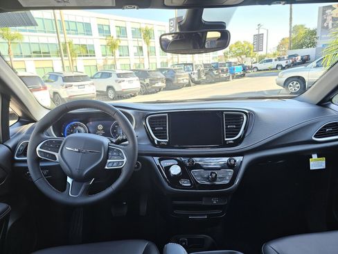 New 2026 Chrysler Pacifica Select image 28