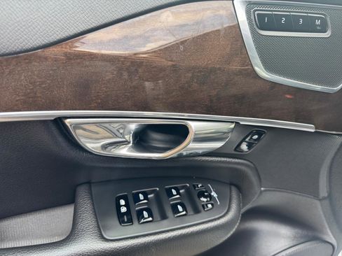 Used 2016 Volvo XC90 T6 Momentum w/ Momentum Plus Package image 19