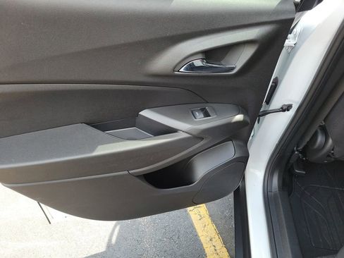 Certified 2024 Chevrolet Trax LS w/ LS Convenience Package FWD image 15