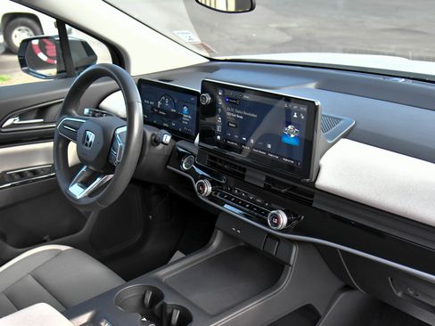 Used 2024 Honda Prologue EX image 45