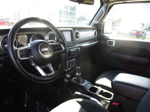 Used 2018 Jeep Wrangler Unlimited Sahara AWD/4WD image 14