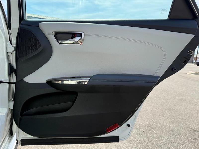 Used 2013 Toyota Avalon XLE Touring FWD image 17