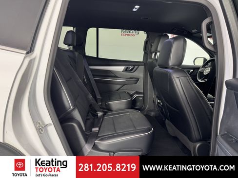 Used 2025 Buick Enclave Preferred AWD/4WD image 18