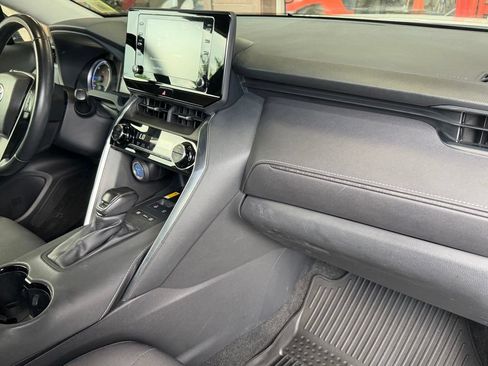 Used 2021 Toyota Venza LE w/ Carpet Mat Package (TMS) AWD/4WD image 45