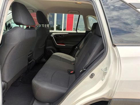 Used 2021 Toyota RAV4 LE AWD/4WD image 16