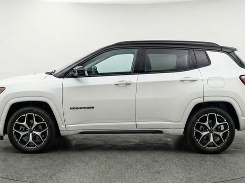Used 2025 Jeep Compass Limited image 5