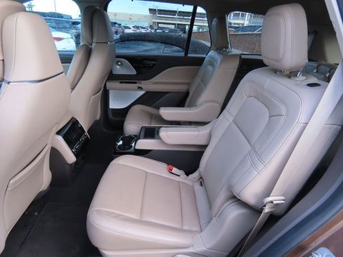 Used 2022 Lincoln Aviator Reserve w/ Equipment Group 201A image 11