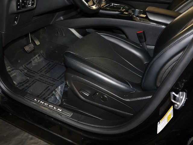 Used 2023 Lincoln Nautilus Reserve w/ Luxury Package AWD/4WD image 25