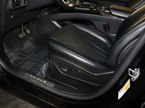 Used 2023 Lincoln Nautilus Reserve w/ Luxury Package AWD/4WD image 25