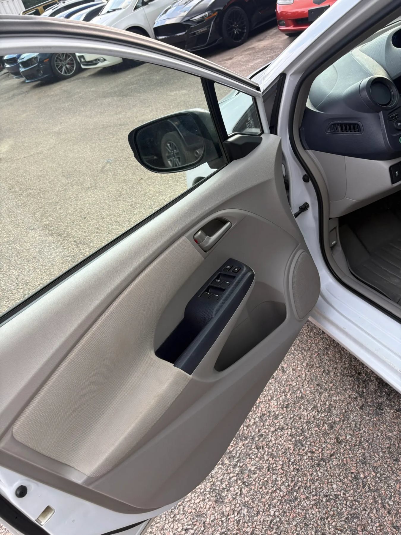 Used 2010 Honda Insight EX image 9