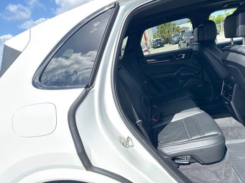 Used 2020 Porsche Cayenne image 26