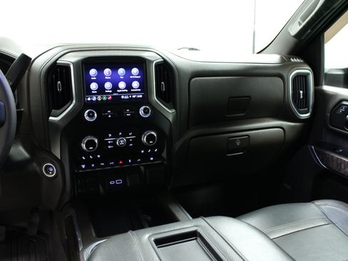 Used 2022 GMC Sierra 3500 Denali w/ Denali Ultimate Package AWD/4WD image 19