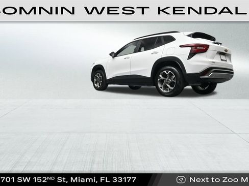 Used 2025 Chevrolet Trax LT image 22