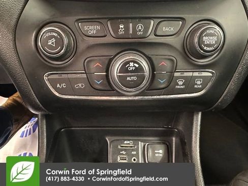 Used 2016 Jeep Cherokee Latitude w/ Comfort/Convenience Group image 23